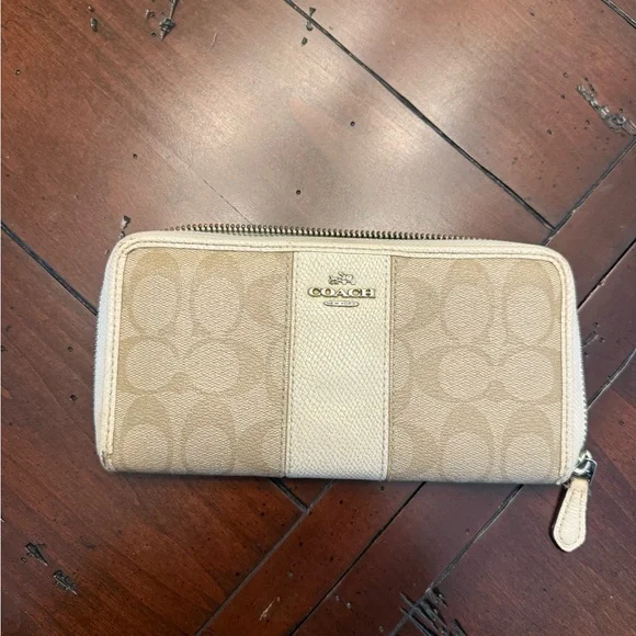 Coach Beige Monogram Wallet Used - Picture 1 of 4